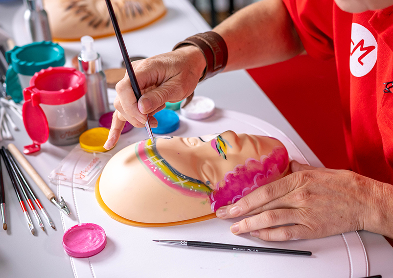 Mascerade fertigt individuelle Schminkvorlagen an Mascerade individuelle Schminkmotive